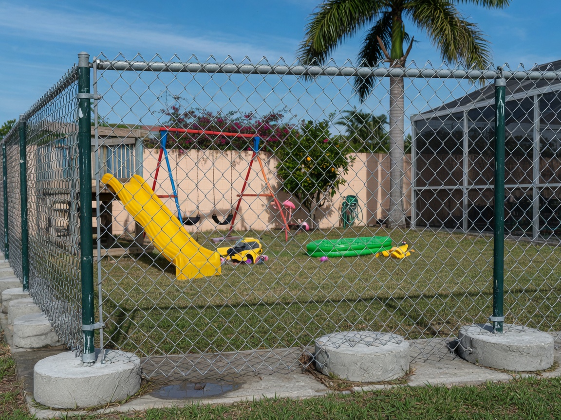 Chain link installation in Central Florida