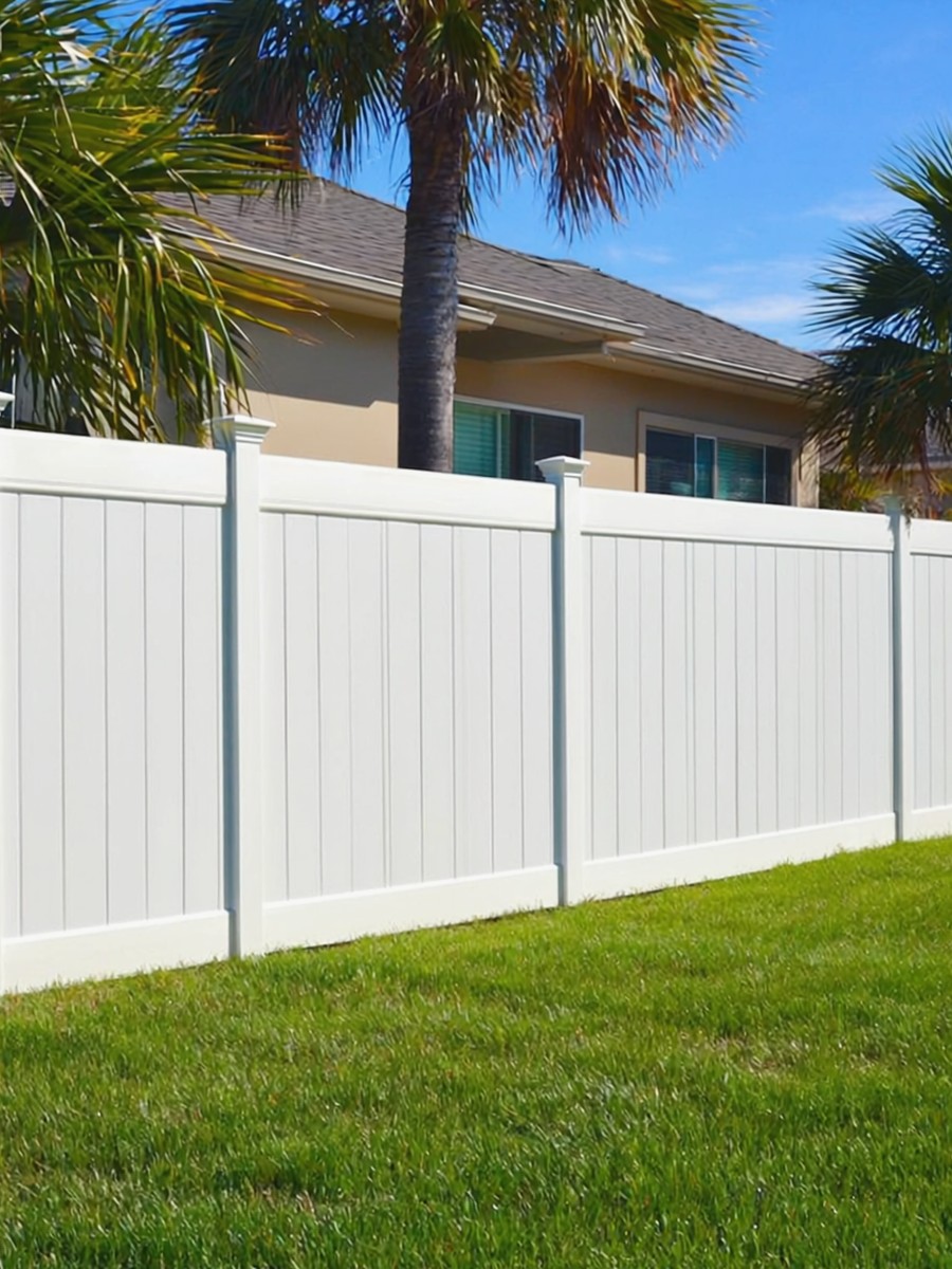 Vinyl fence in Jacksonville, Orlando & Kissimmee